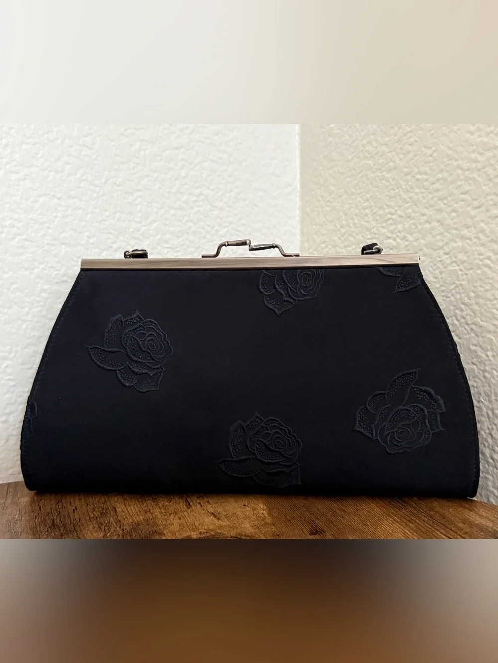 Vintage Liz Claiborne Y2K Clueless Black Fluer de Rose Embroidered Frame Clutch